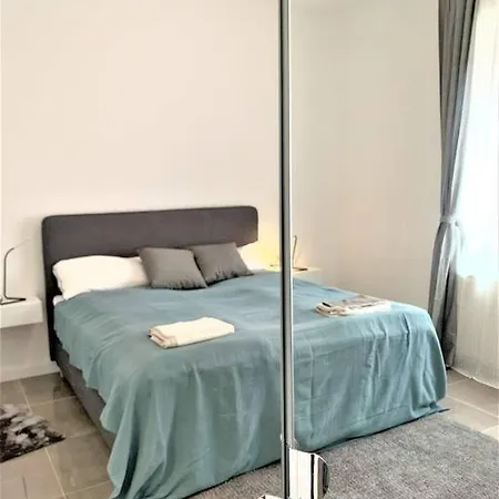 Διαμέρισμα Stilvoll Eingerichtete In Essen-suedviertel *