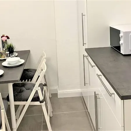 Stilvoll Eingerichtete In Essen-suedviertel Apartment