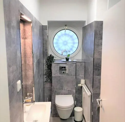 Stilvoll Eingerichtete In Essen-suedviertel Appartement